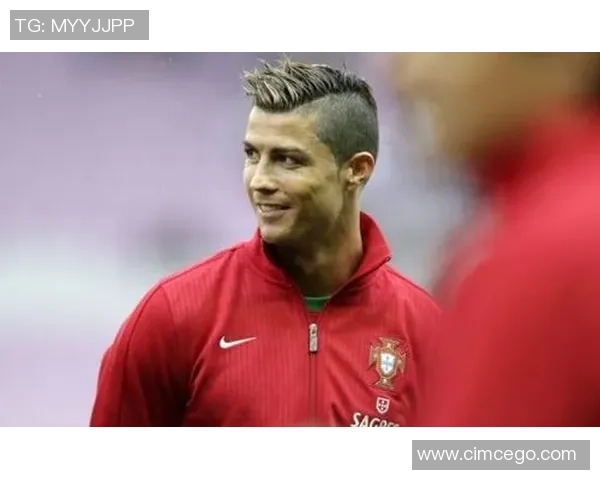 足球球星剃头瞬间曝光发型大变样网友惊呼惊艳与失落并存